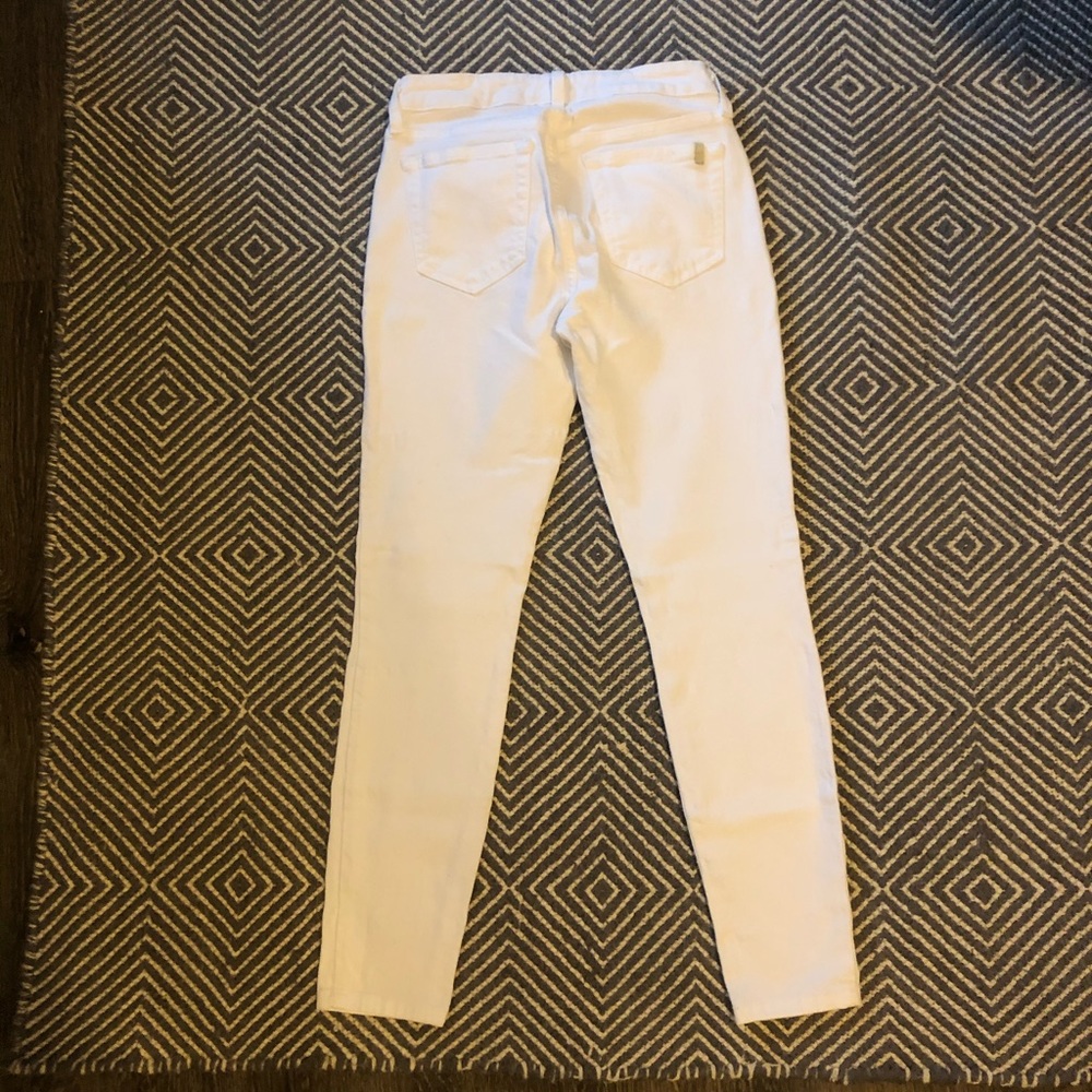White ankle-length Joe’s Jeans